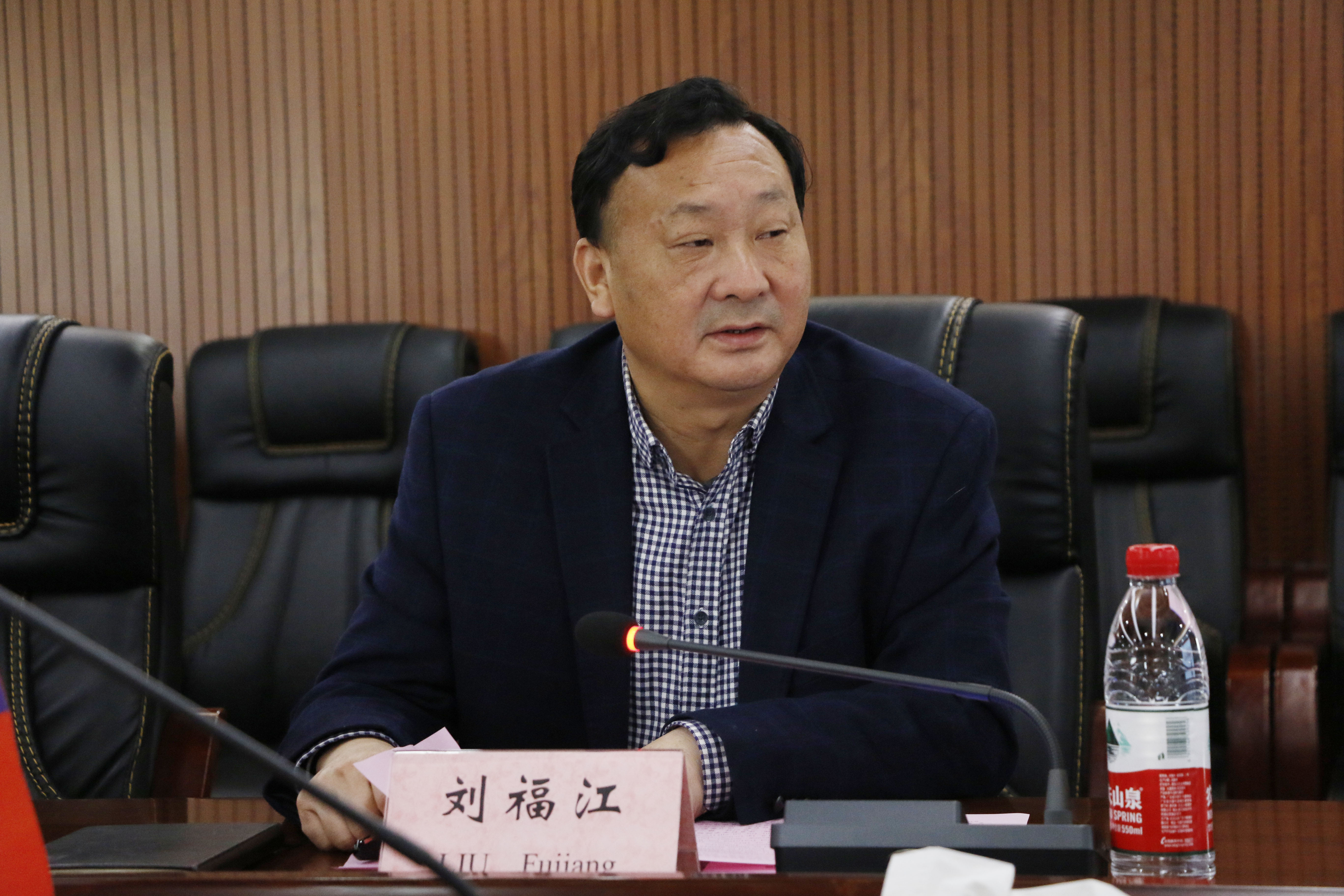 萨摩亚国家奥委会官员团来我校考察